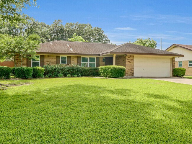 Foto del edificio - 805 Bluebonnet Ln