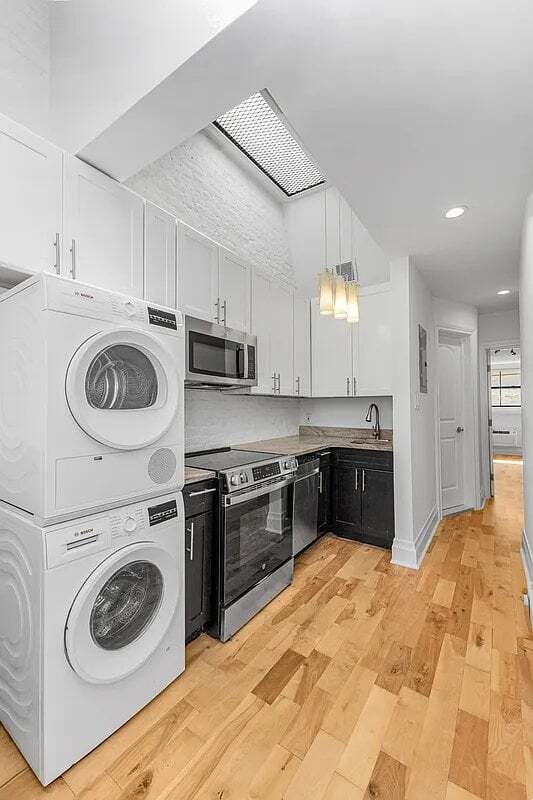 Building Photo - 404 W 22nd St