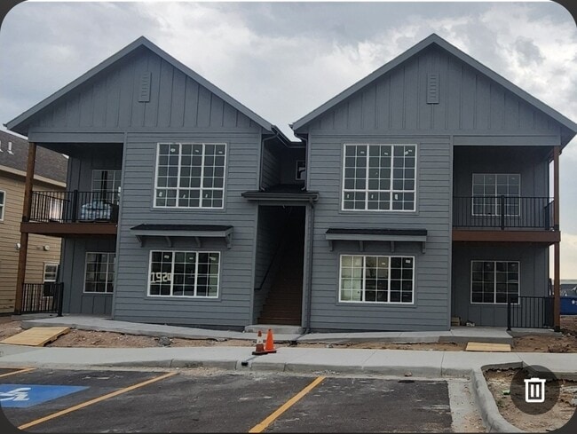 Building Photo - 1920 Howling Moon Way