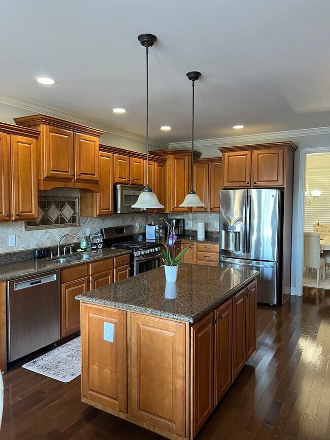 Foto del edificio - 5 Bedroom Beautiful Lake House in Angier NC
