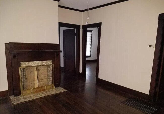 Building Photo - 513 Veritas St