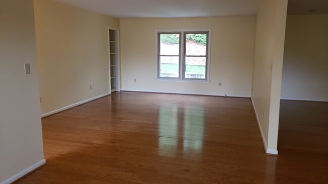 Foto del edificio - 1542 Surry Hill Ct