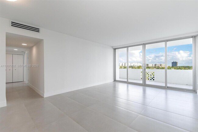 Foto del edificio - 9101 E Bay Harbor Dr