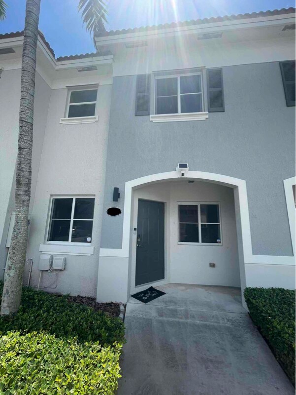 Foto principal - 3054 SE 15th Ave