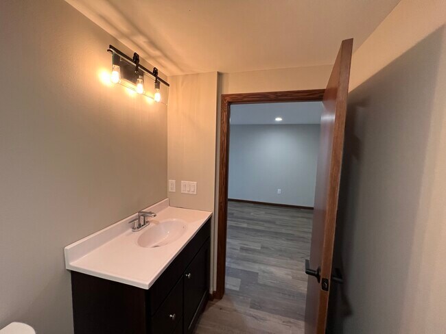 Building Photo - 110 Ridge Dr