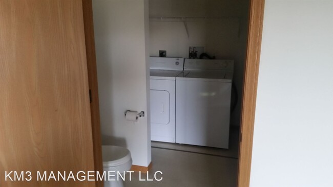 Building Photo - 501 Linden Dr