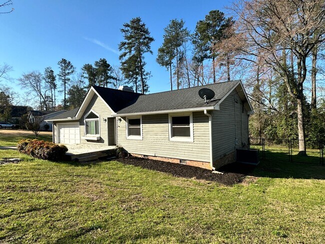 Foto del edificio - 3 Bed/2 Bath in Harlem, GA with Sunroom & ...