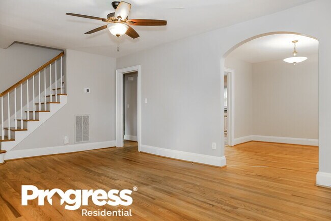 Building Photo - 305 S Mulberry St