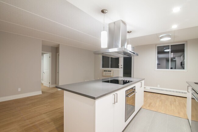 Building Photo - 4800 Maisonneuve Blvd W