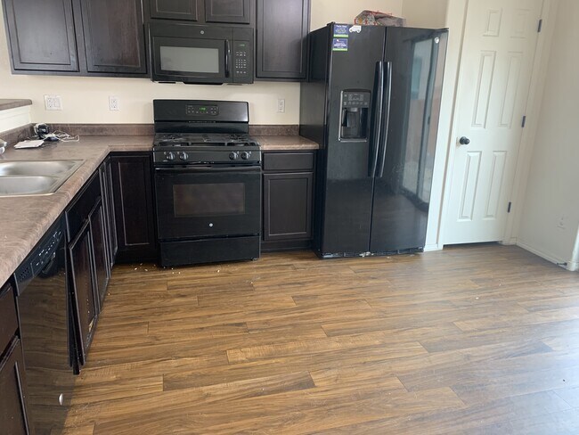 Foto del edificio - 2816 Wilder Loop Northeast