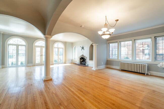 Building Photo - 5137 N Cumberland Blvd