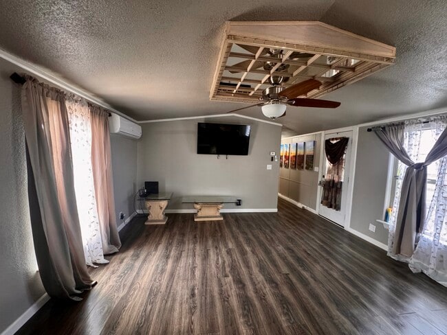 Foto del edificio - 76 Top Dr