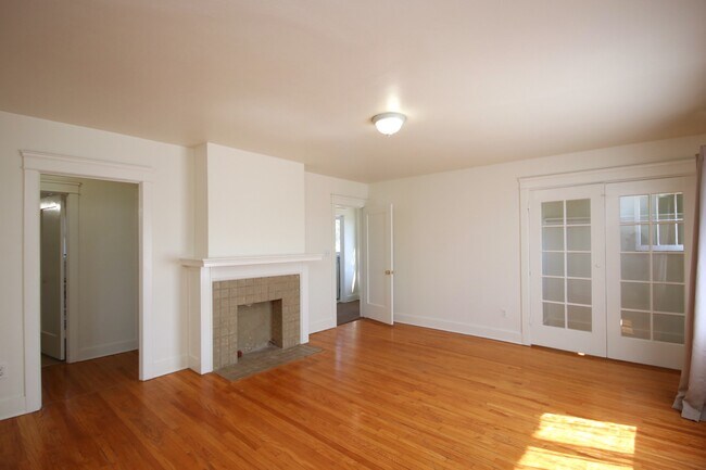 Building Photo - 1845 Queensberry Rd