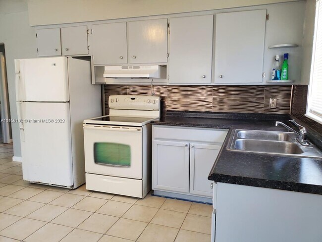 Foto del edificio - 815 NW 16th St