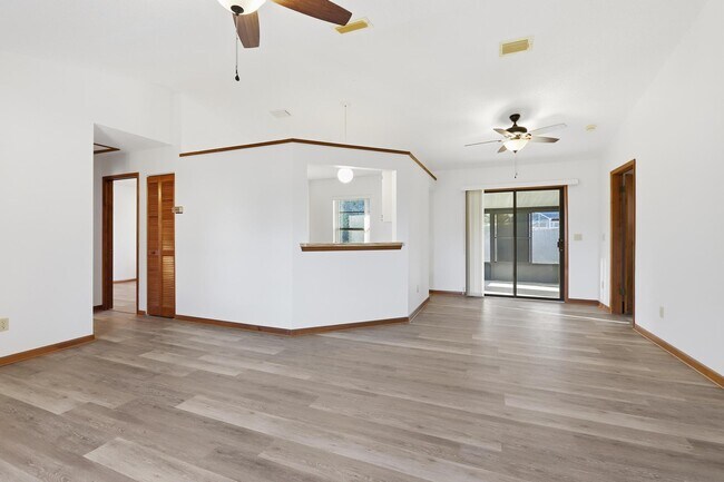 Foto del edificio - 536 Gaspar Ave