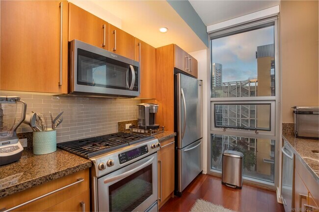 Building Photo - 321 Tenth Ave