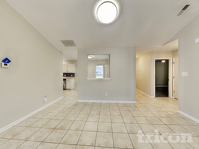 Building Photo - 7300 Yorkville Ct
