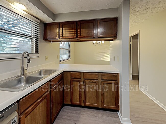 Foto del edificio - 7711 Sunblest Blvd