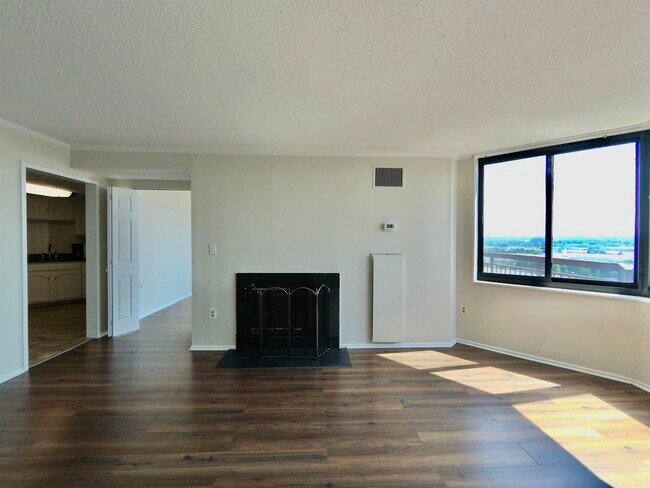Building Photo - 1309 Harmon Cove Tower