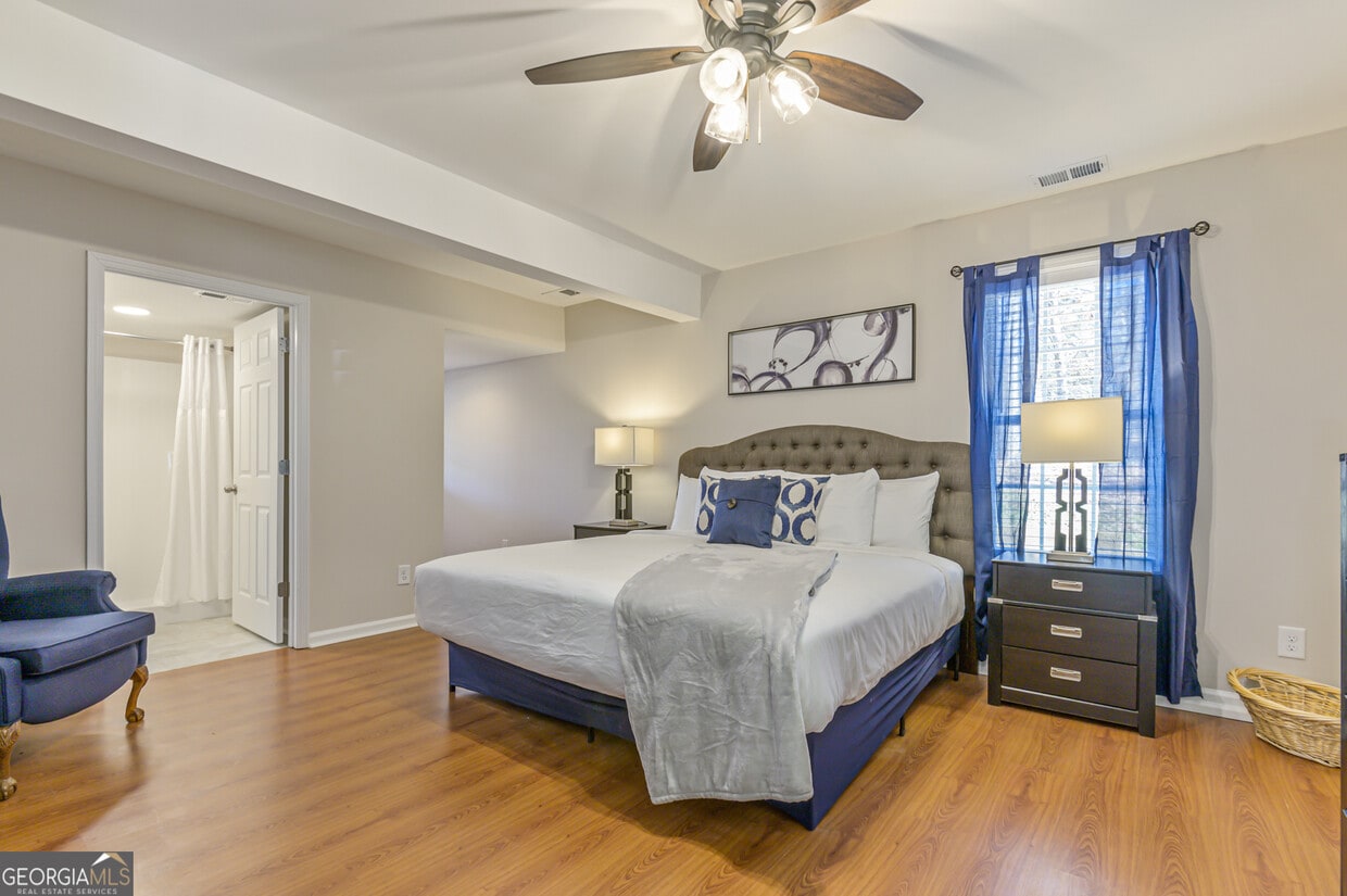 Foto principal - 27 W Ridge Dr SE
