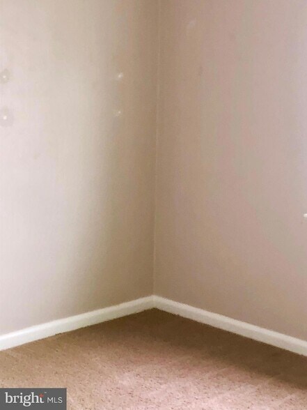 Foto del edificio - 50 Dymond Ave