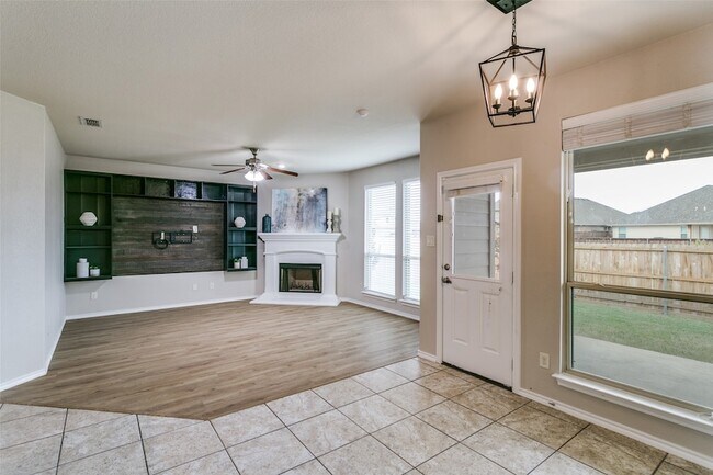 Foto del edificio - 4621 Lazy Oaks St