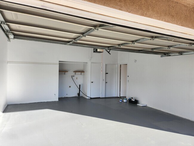 Building Photo - 3825 Polaris Dr