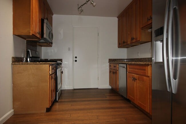 Building Photo - 3 Bedroom home for Rent