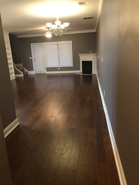 Primary Photo - 140 Townview Dr