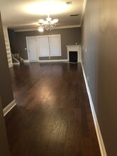 Building Photo - 140 Townview Dr