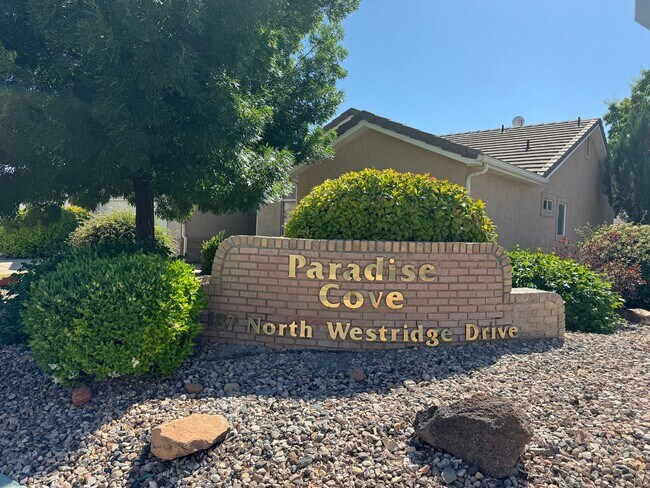 Building Photo - Paradise Cove Home!