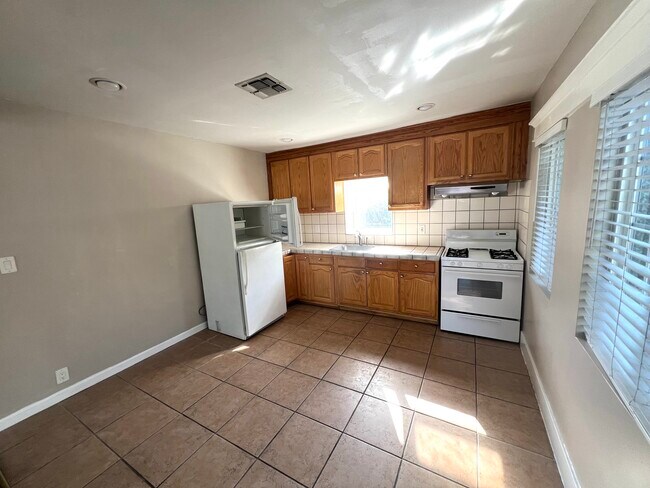 Cocina - 2210 Las Flores Dr