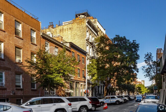 Building Photo - 222 W 20th St