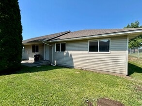 Building Photo - 1009 E 19th Ave
