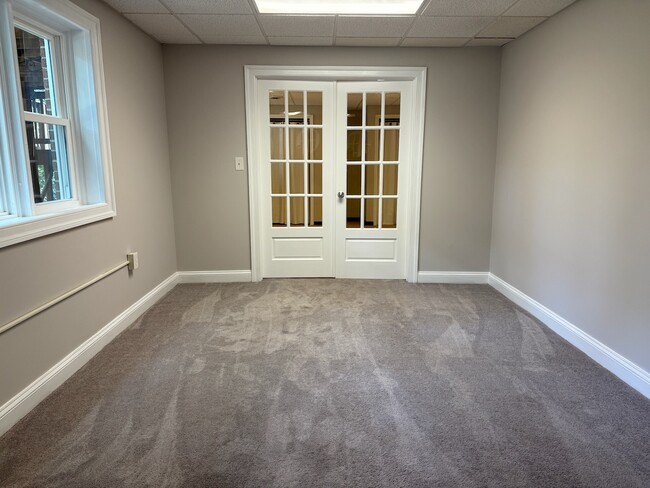 Building Photo - 327 Braehead Dr