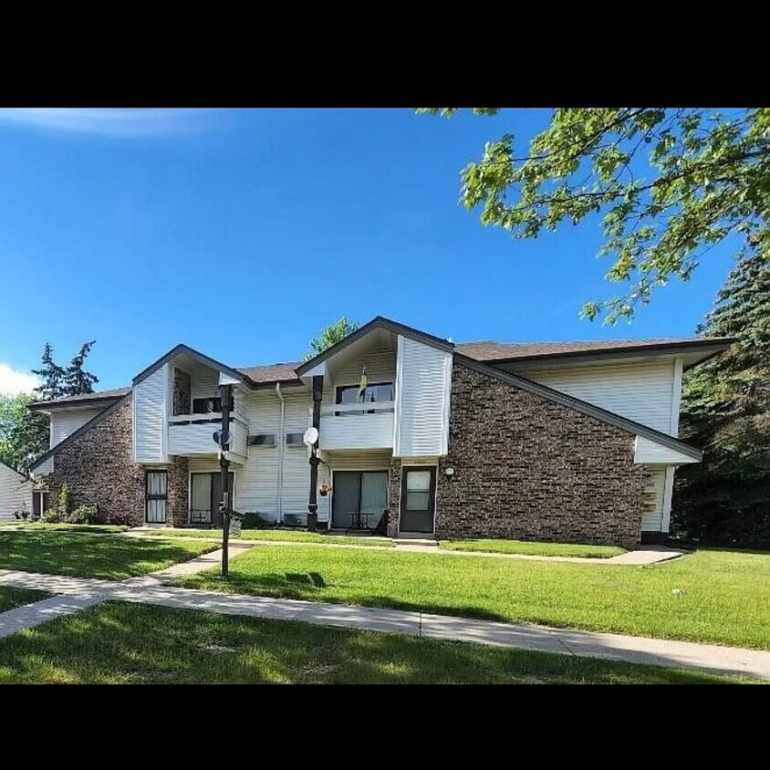 10814 W Donna Dr Unit UPPER, Milwaukee, WI 53224 Condo for Rent in