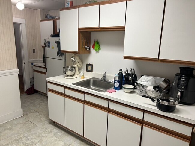 Building Photo - Avl NOW No Fee! Spacious 2BR near Coolidge...