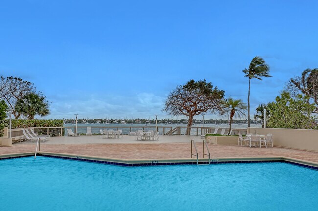 Foto del edificio - 5600 N Flagler Dr