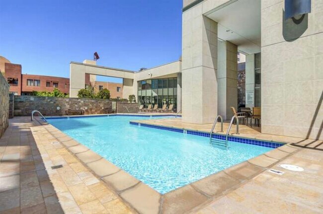 Foto del edificio - 645 Front St