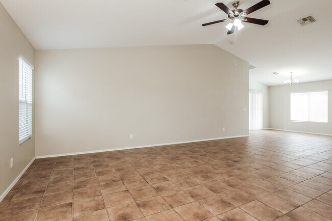 Foto del edificio - 17870 W Calavar Rd