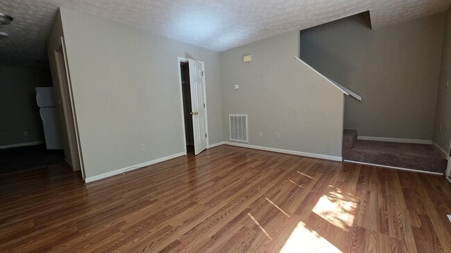Building Photo - Townhouse in Mayflower Apartments