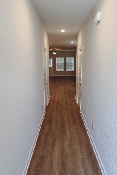 Foto del edificio - 8598 Blueberry Ash St