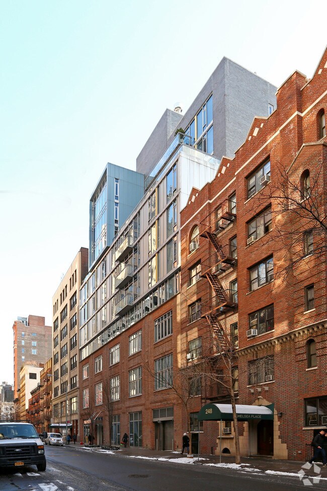 Primary Photo - 246 W 17th St