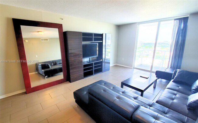 Foto del edificio - 900 SW 8th St