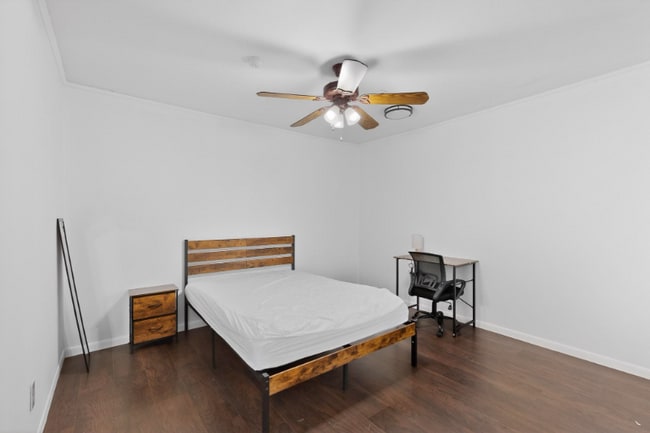 Photo - 404 Nottingham Dr House