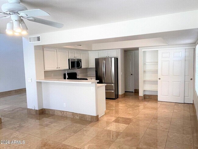 Foto del edificio - 4034 E Anderson Dr