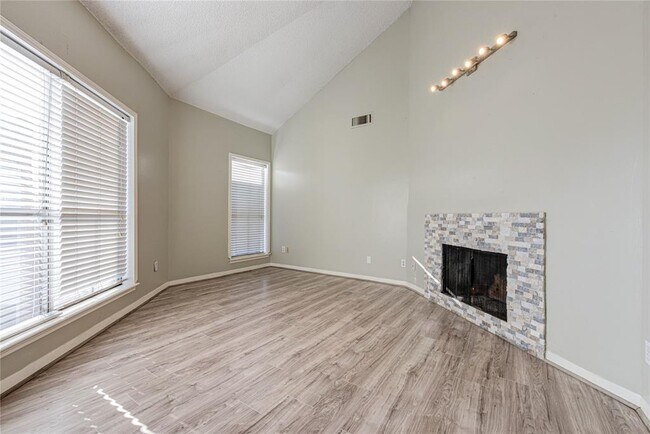 Building Photo - 3744 Thistlemont Dr