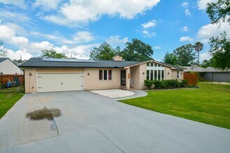 Building Photo - 1402 Chestnut Ridge Rd