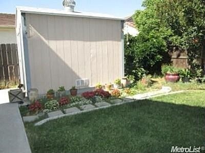 Foto del edificio - MODESTO LARGE 4 BEDROOM 3 BATH HOME