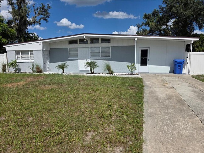 Foto del edificio - 1103 Teakwood Ave